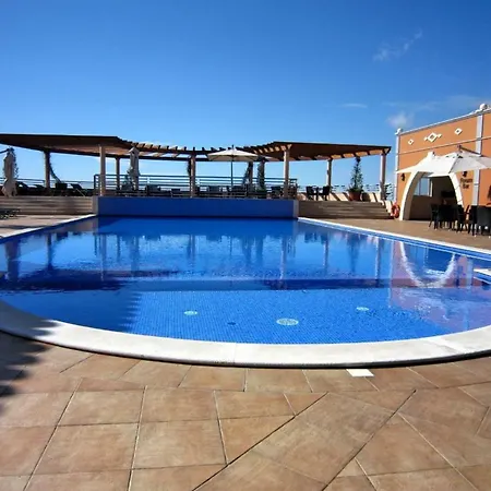 Villa Sleeps 6 Pool Wifi *